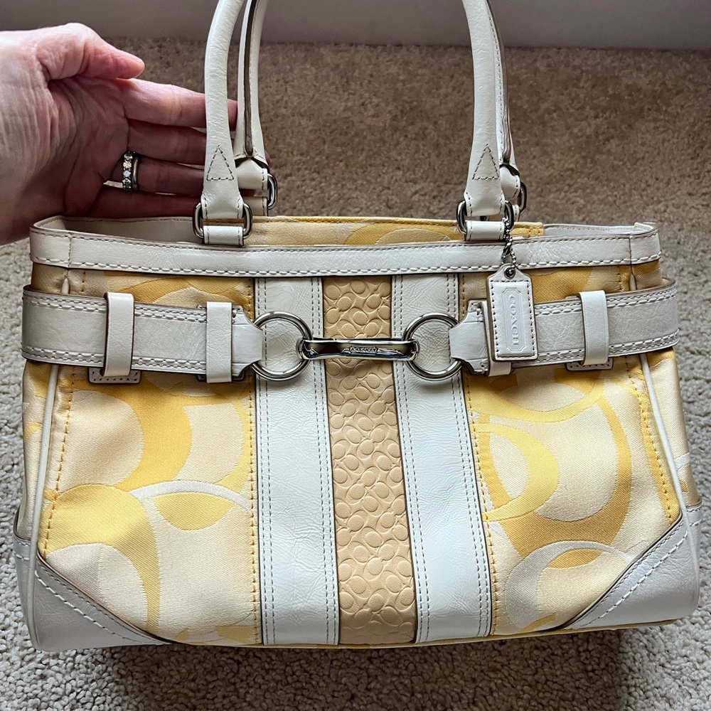 Coach NWT Creamy Yellow Hand Bag Signature Series Adorned with Leather Details!